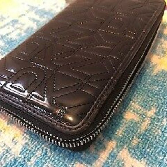 DKNY Wallet - Picture 9 of 9